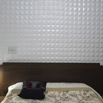 Placa-3D-Adesiva-Inca-Branca-aplicado-em-quarto-com-cama-de-casal