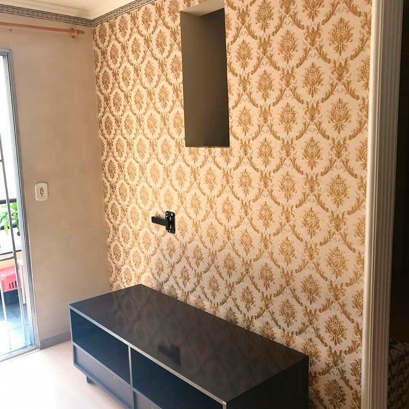 Papel-de-Parede-Dourado-Arabesco-Decoratto-Aplicado-na-Sala