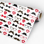 Rolo de Papel de Parede Adesivo Casual Branco Bigodes Laços Óculos Beijos