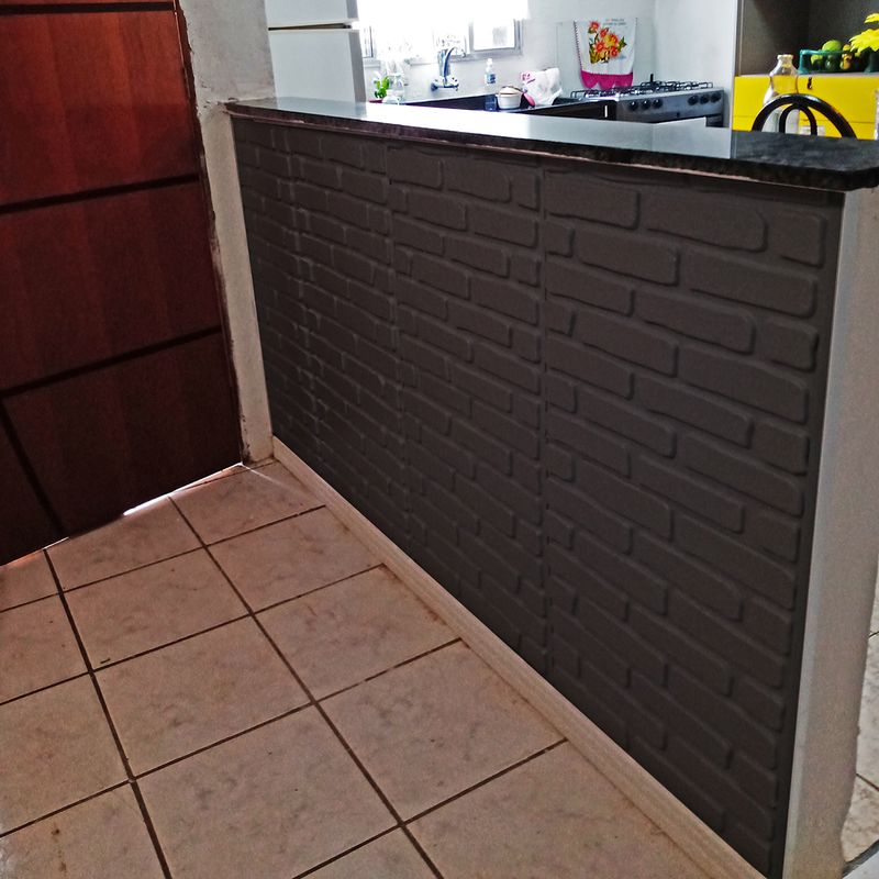 Placa-3D-Adesiva-Tijolo-Preto-50-x-50-aplicado-em-bancada