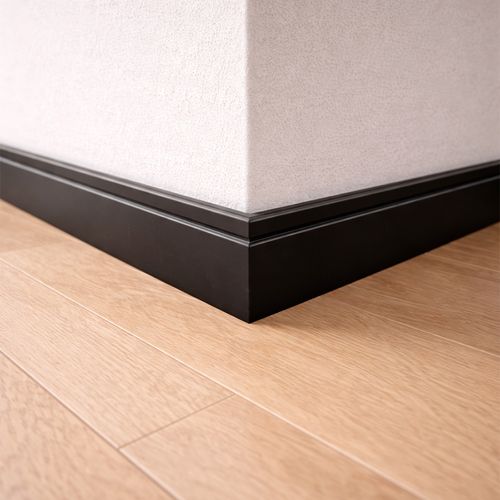 Rodapé De Poliestireno Frisado Preto Em Barra de 1,80 Metros - 5 Cm Altura - 9mm Espessura